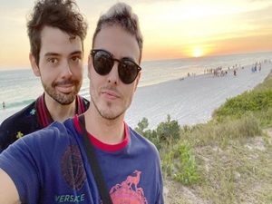 Humorista famoso por imitar Dilma revela namoro com ex-fã