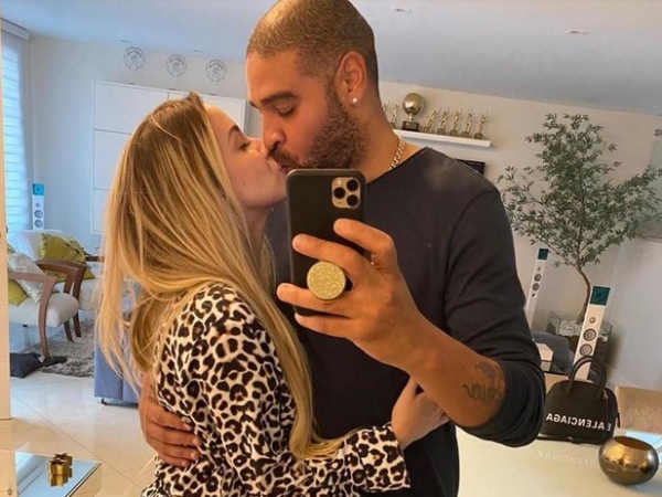 Namorada de Adriano Imperador se declara: “Sempre me fazendo feliz”
