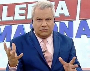 Sikêra Jr. passa mal ao vivo e precisa ser substituído às pressas em programa