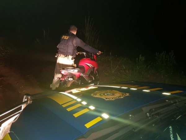 PRF prende quatro pessoas e recupera quatro veículos roubados nas rodovias de AL