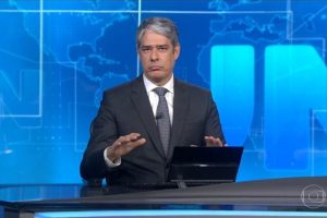 William Bonner explica, sutilmente, que a Terra é redonda durante JN
