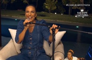 Em live intimista, Ivete Sangalo se emociona com Aldir Blanc e Moraes Moreira