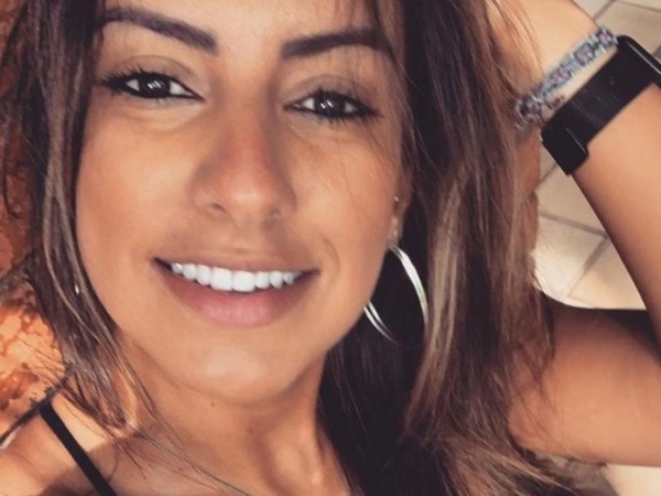 Filha de Queiroz chama pai de ‘burro’ e critica seus erros