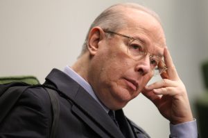 STF arquiva pedido de apreensão de celular de Bolsonaro