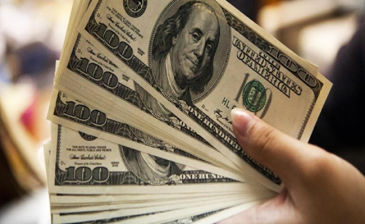 Dólar inicia sexta-feira em queda
