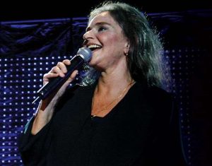 Angela Ro Ro pede ajuda financeira nas redes sociais: “10 reais, agradeço”