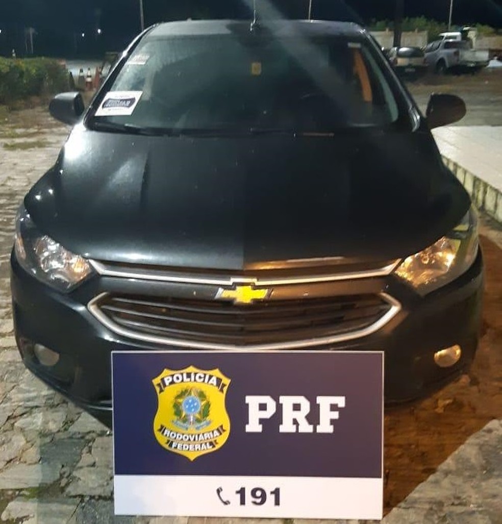 PRF prende homem e recupera carro com placa clonada em São Miguel dos Campos, AL