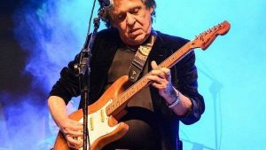 Morre Renato Barros, vocalista da banda Renato e Seus Blue Caps, aos 76 anos