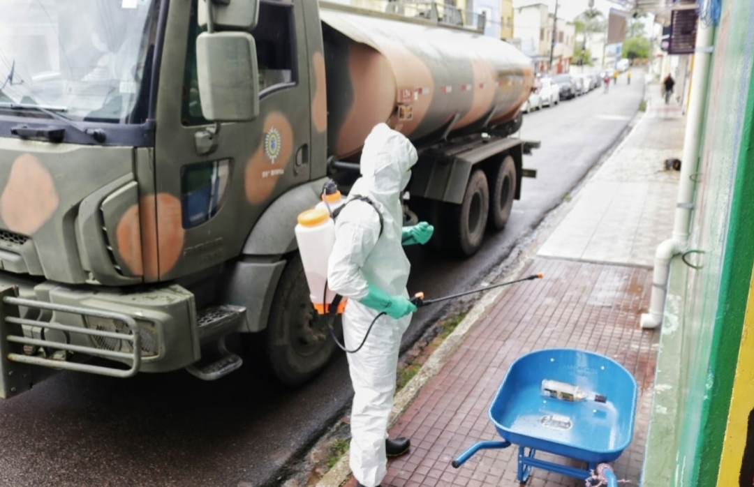 Exército vai mais uma vez às ruas de Palmeira combater coronavírusExército vai mais uma vez às ruas de Palmeira combater coronavírus