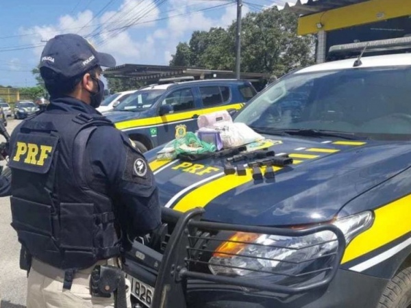 Homens são presos no Recife com armas e dinheiro em carro com placa de Alagoas