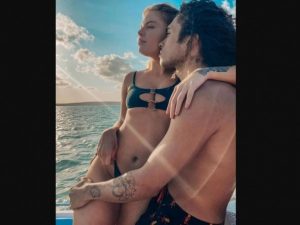 Assumidos: Luísa Sonza posta fotos com Vitão com direito a mão no bumbum