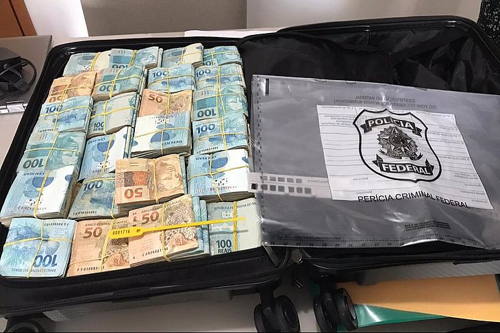 Mala com R$500 mil é apreendida em Arapiraca durante operação da PF