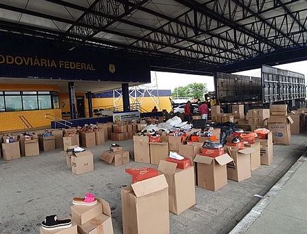 Quase 4 mil pares de tênis e 20 mil etiquetas falsificadas são apreendidos no Sertão de AL