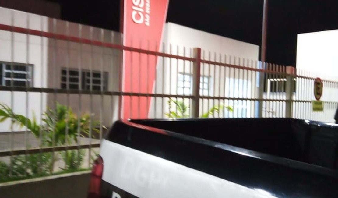 Esposo de Pauline Pereira é preso por porte ilegal de arma