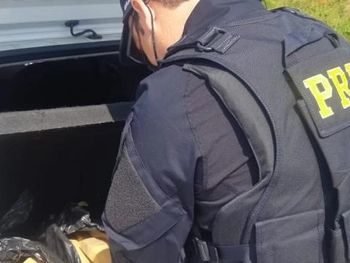 PRF prende cinco pessoas por tráfico de drogas e porte ilegal de arma de fogo na BR-101