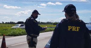 PRF prende homens por receptação e uso de documentos falsos em Rio Largo, AL