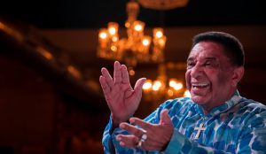 Agnaldo Timóteo, internado com Covid-19, é intubado