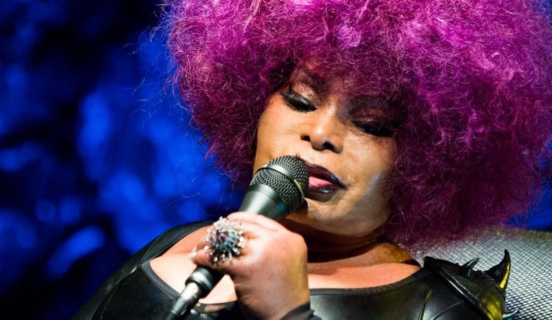 Cantora Elza Soares lança música e clipe em homenagem às mulheres