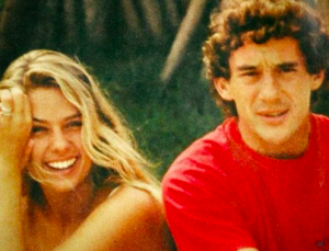 Adriane Galisteu resgata foto com Ayrton Senna e celebra aniversário do ex-namorado: ‘Senna Forever’