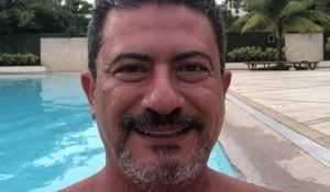 Empregada de Tom Veiga diz que ator revelou agressão de esposa: “Ela tentou me matar”