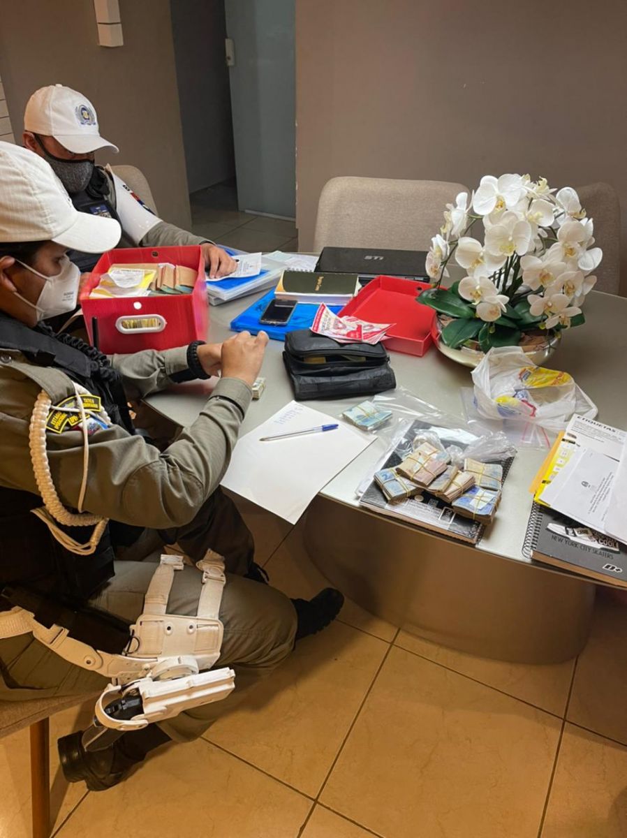 Operação desarticula organização criminosa e prende cinco pessoas com R$ 100 mil em Arapiraca