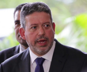 Arthur Lira gera revolta ao defender abatimento de imposto a empresas que comprarem vacinas