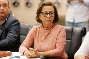 Preferência por crianças mais novas atrasa fila de adoção em Alagoas, afirma juíza