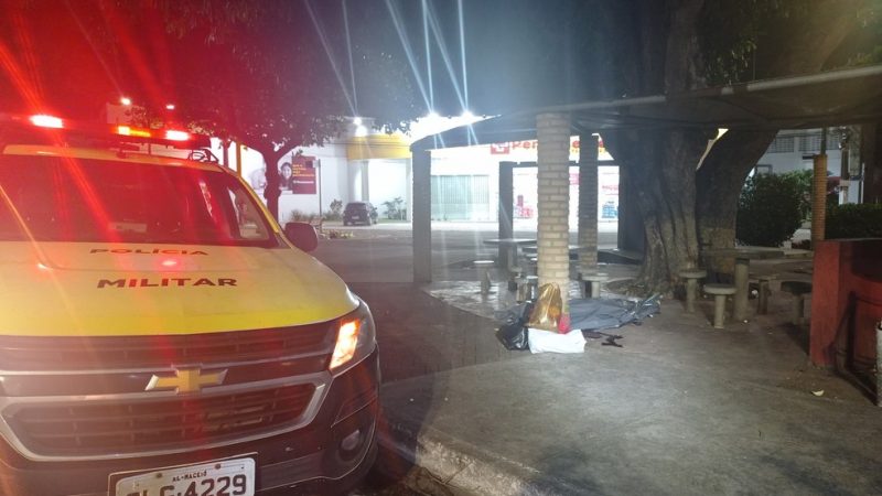 Após discussão em praça, homem é assassinado a golpes de faca em Arapiraca