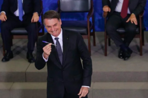 Bolsonaro anuncia reforma ministerial; Ciro Nogueira pode ganhar cargo