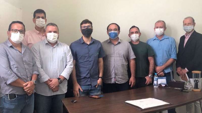 Junqueiro discute implantação de  avançado serviço de tratamento de esgoto sanitário