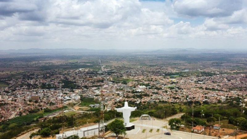 Mulher é esfaqueada no pescoço após bebedeira em Palmeira dos Índios
