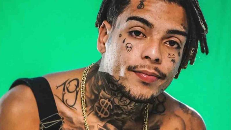 Testemunha que diz ter visto MC Kevin pedir socorro nem estava no Brasil