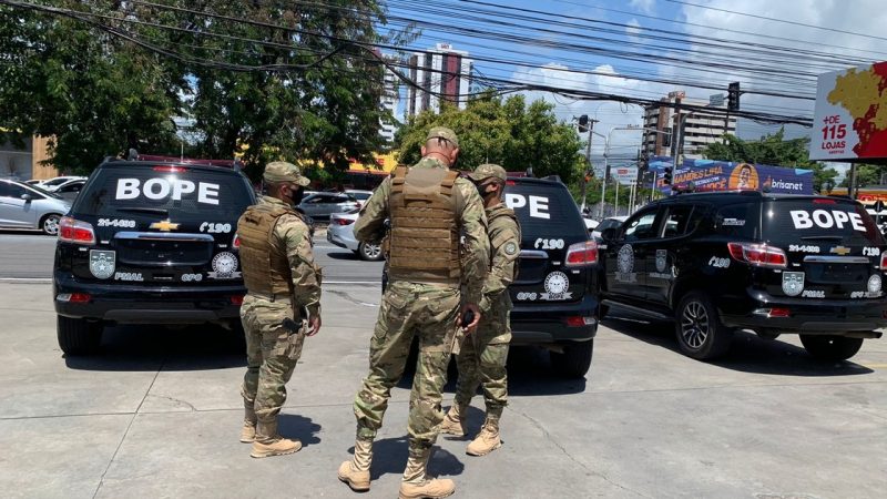 Criminoso faz funcionário de farmácia refém durante tentativa de assalto no Farol