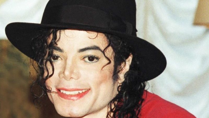 Documento antigo de Michael Jackson é vendido por R$ 400 mil
