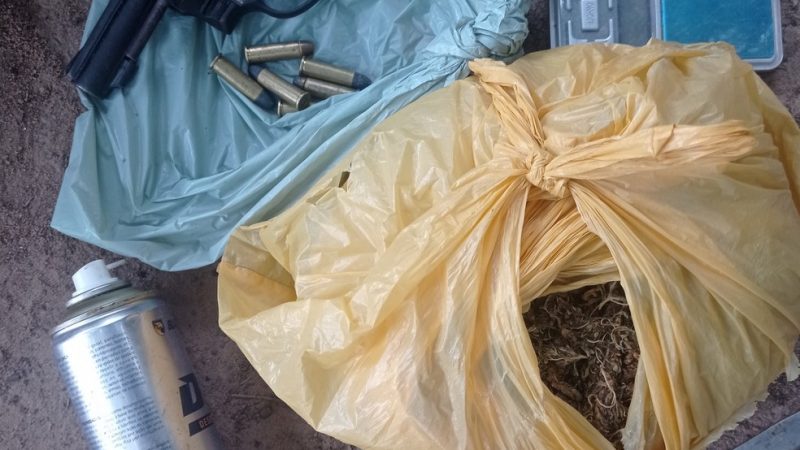 Operação apreende submetralhadora, revólver e drogas em São Miguel dos Milagres, AL