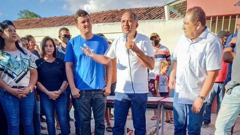Prefeito assina Ordem de Serviço para garantir mais uma adutora para o povo sertanejo