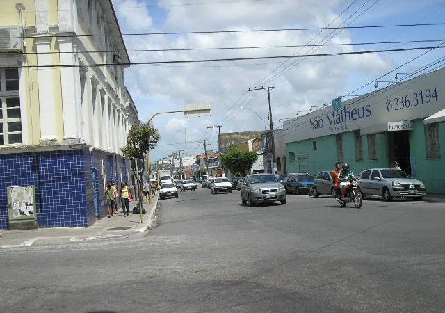 Homem é condenado a mais de 13 anos por homicídio em praça pública de Maceió