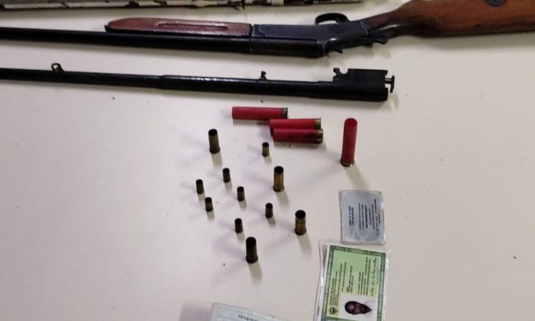 Polícia prende homem com três espingardas e um rifle em Rio Largo