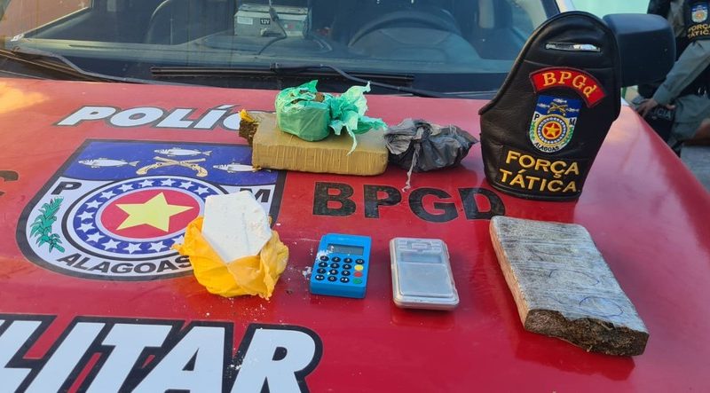 Mulher é presa por traficar drogas na Cidade Universitária, em Maceió
