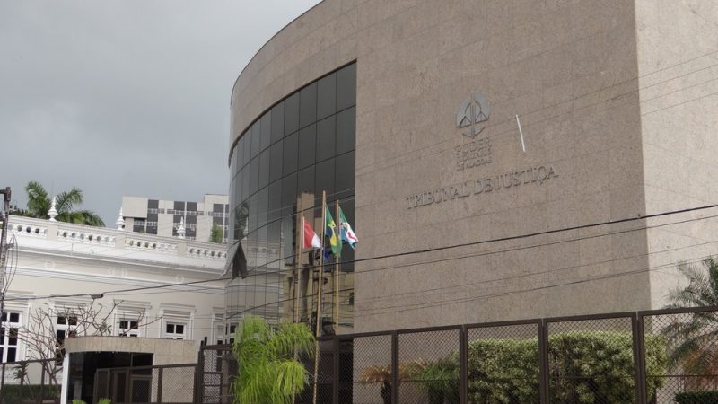 Homem é condenado a 33 anos de prisão por homicídio, sequestro e corrupção de menores em Maceió