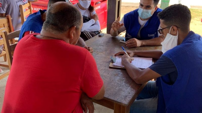 Barraqueiros da Praia do Gunga são surpreendidos e autuados com a presença do Procon/AL