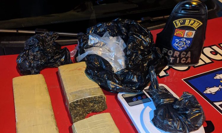 Polícia encontra balde enterrado com mais de 2 kg de maconha no Benedito Bentes