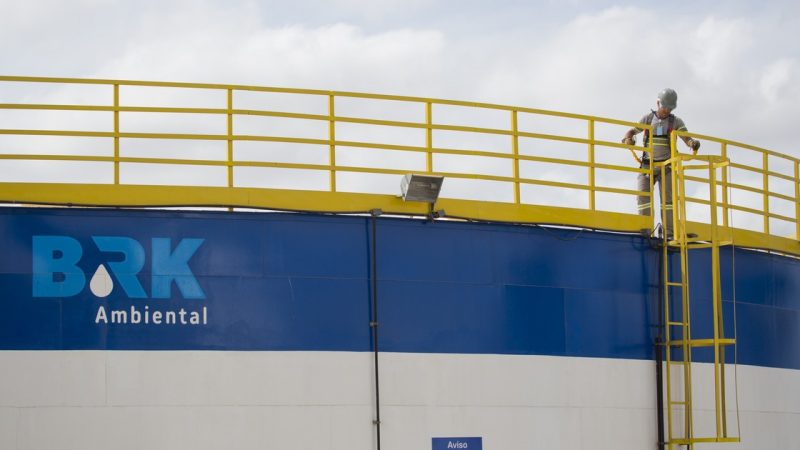 Após meses sem água, protestos e críticas, BRK retoma abastecimento na parte alta