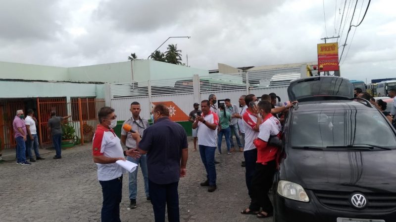 Veleiro acumula mais de R$ 10 milhões em dívidas trabalhistas, afirma Sinttro