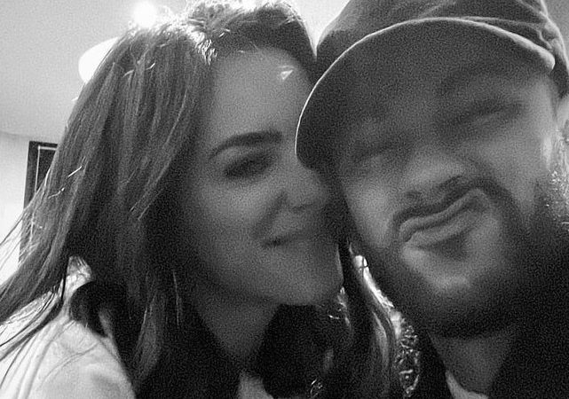 Neymar posta vídeo jogando baralho com a namorada Bruna Biancardi