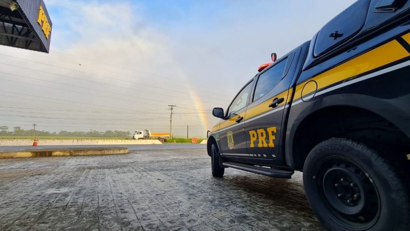 Em Rio Largo carro com cinco ocupantes colide em árvore e quatro ficam feridos; criança de 10 anos estava entre as vítimas
