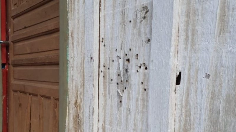 Criança de 5 anos é baleada após homens atirarem contra a casa da família em Almirante Tamandaré