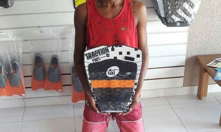 Surfista de 20 anos que vivia em situação de rua é morto a tiros na Levada