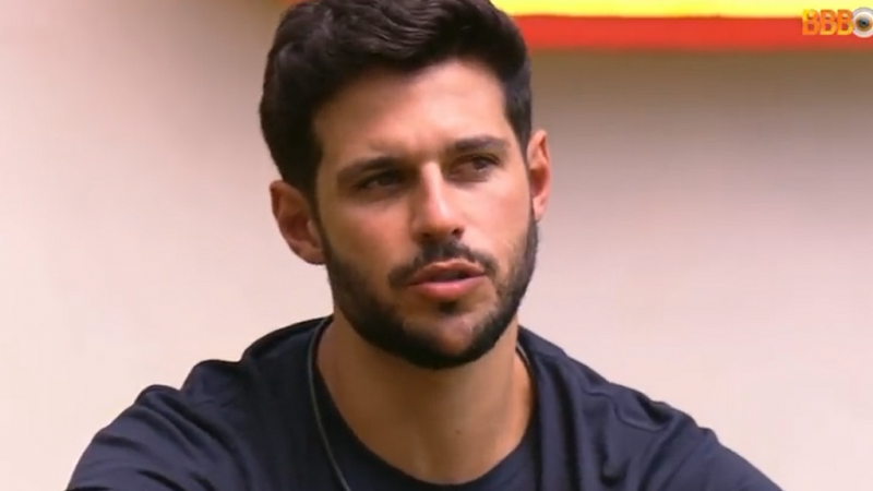 Rodrigo se desculpa por termo transfóbico e pede psicólogo