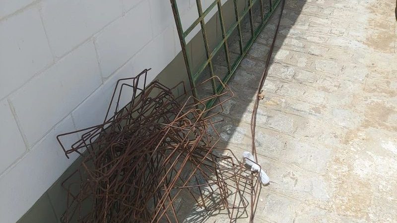 Homens são presos em Palmeira por furto de portão de escola